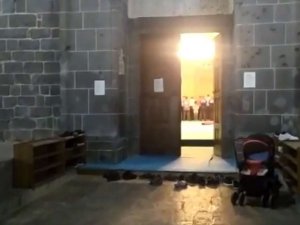 Diyarbakırda cemaatle namaz esnasında festival müziğine ara verilmemesi tepki çekti  