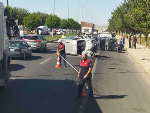 Zincirleme kazadan kaçarken takla attı: 3 yaralı  