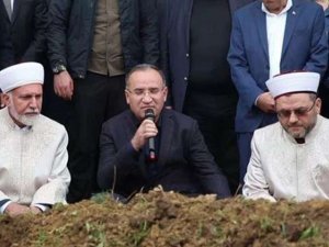 Bekir Bozdağ: Adalet Bakanlığı yapmak Kur’an okumaya engel değil  