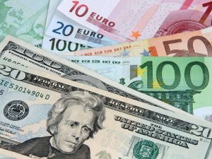 Euro-dolar yeniden eşitlendi