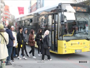 İstanbullular toplu taşımalarda yaşanan sorunlardan dert yandı 