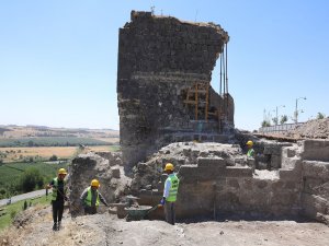 “Surlarda Diriliş” mottosuyla başlatılan restorasyon çalışmaları devam ediyor 