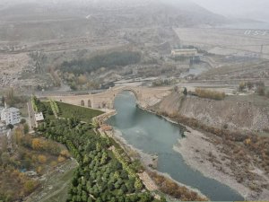 Malabadi Köprüsünün çevre düzenleme çalışmalarına başladı  