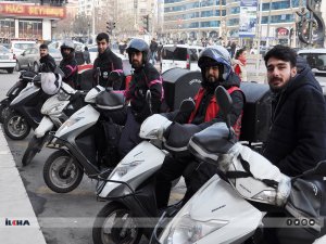 Ölüm tehlikesine rağmen iki teker üzerinde ekmek mücadelesi veriyorlar!  