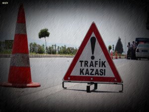 Askeri personeli taşıyan otobüs TIRa arkadan çarptı: 3 ölü, 37 yaralı 