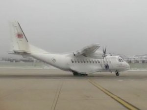 Ankaradan deprem bölgesine sağlık personeli ile ambulans uçak sevk edildi 