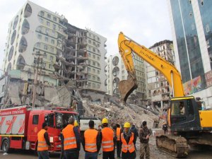 Rus deprem uzmanı: Türkiyedeki deprem muazzam büyüklükte ve benzersiz 