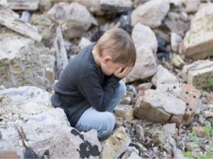 Depremzede çocuklar yurtdışında yaşayan ailelere evlatlık verilmeyecek  