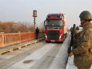 Ermenistan sınır kapısı 35 yıl sonra deprem nedeniyle açıldı  