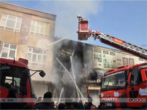 Batmanda yün satan iş yerinde yangın: Zararın 2 milyon TL olduğu belirtildi  