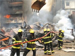 Nijeryada bir pazarda çıkan yangında yüzlerce dükkan yandı  