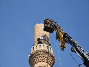 Şanlıurfada depremden dolayı zarar gören minareler yıkılıyor  