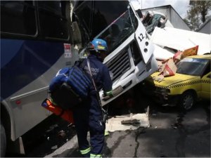 Meksika’da zincirleme trafik kazası: 3 ölü, 20 yaralı  