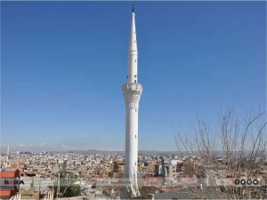 Batmanda yıkılma tehlikesi bulunan minare vatandaşları tedirgin ediyor!  