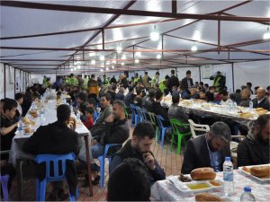 İş adamları Batmanda Umut Kervanı aracılığıyla 800 kişiye iftar verdi