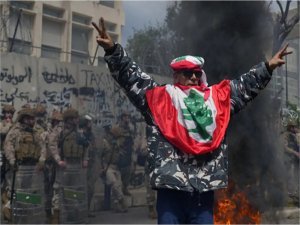 Lübnan’da ekonomik kriz protesto edildi  