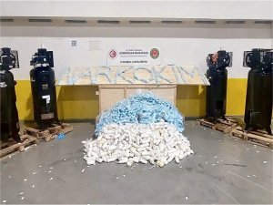 İstanbul Havalimanında 427 kilogram metamfetamin ele geçirildi  