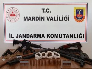 Mardin’de iki eve yapılan operasyonda silah ve mühimmat ele geçirildi  