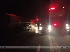 Mardinde seyir halindeki mazot yüklü tanker alev aldı: 2 yaralı 