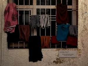Türkiyenin çamaşırları Mardinde sergileniyor