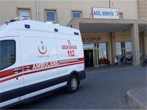 Diyarbakırda otomobil ile minibüs çarpıştı: 1 ölü  