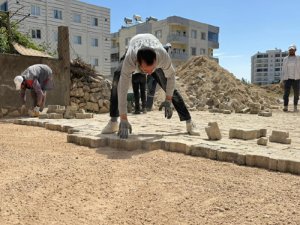Midyat’ta, parke yenileme ve düzenleme çalışmaları sürüyor
