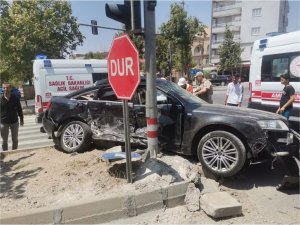 Mardin’de orman aracı ile yabancı plakalı otomobil çarpıştı: 2 yaralı  