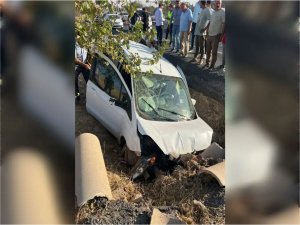 Mardin’de kontrolden çıkan otomobil şarampole devrildi: 3 yaralı  