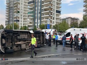 Diyarbakırda otomobil ile dolmuş çarpıştı: 1i bebek 10 yaralı 