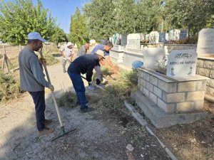 Mardin Geneli Mezarlıklarda Kış Temizliği