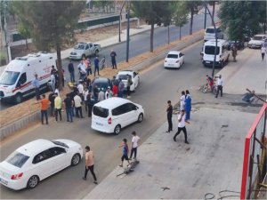 Batmanda iki araç çarpıştı: Anne ve bebeği yaralandı  