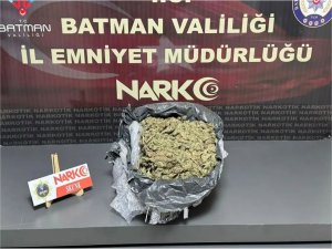 Batmanda bir araçta yapılan aramada 2 kilo 40 gram skunk ele geçirildi 