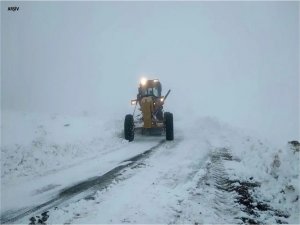 Düşen çığ nedeniyle 6 köy yolu ulaşıma kapandı  