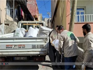 Umut Kervanı Mardinde ihtiyaç sahibi ailelere odun ve soba yardımı yaptı  