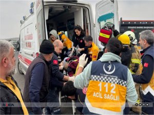 Mardin’de hafif ticari araç devrildi: 2 ölü 4 yaralı  