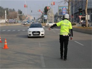 Batmanda yapılan denetimlerde 2 bin 956 kişi sorgulandı  