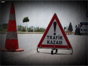 Diyarbakırda otomobil traktöre çarptı: 6 yaralı 