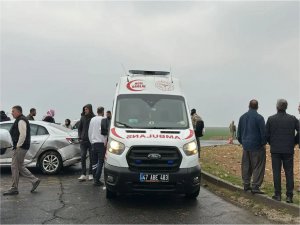 Mardin’de iki otomobil çarpıştı: 2 yaralı  